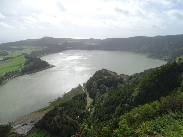 Pico do Ferro viewpoint: Furnas Caldera lake